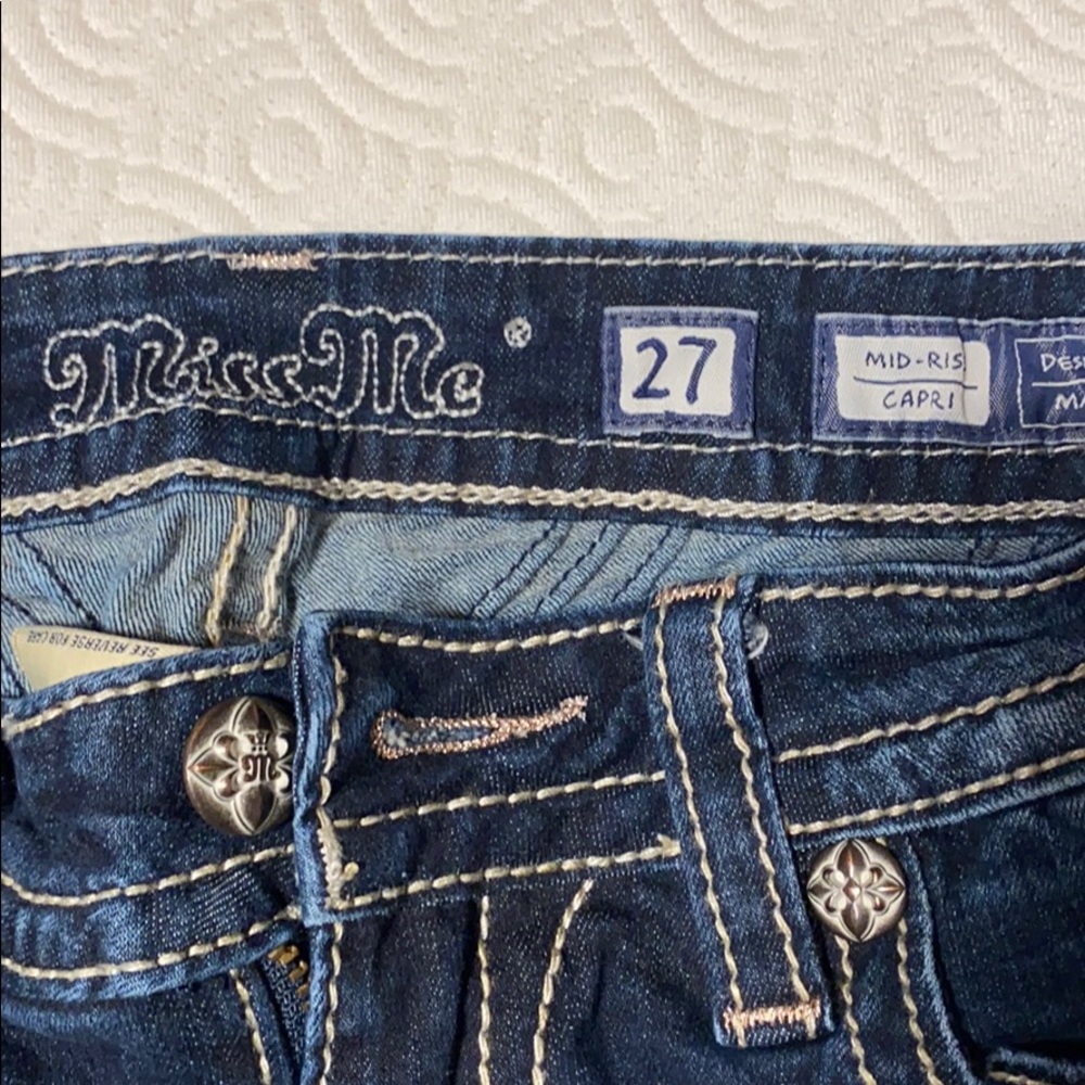 Women’s Miss Me capris - Picture 2 of 3